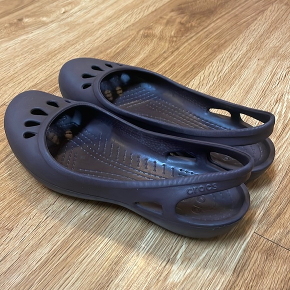 CROCS Shoes - EUC Crocs Thea Slingback Ballet Flat Sz 7 Chocolate Brown